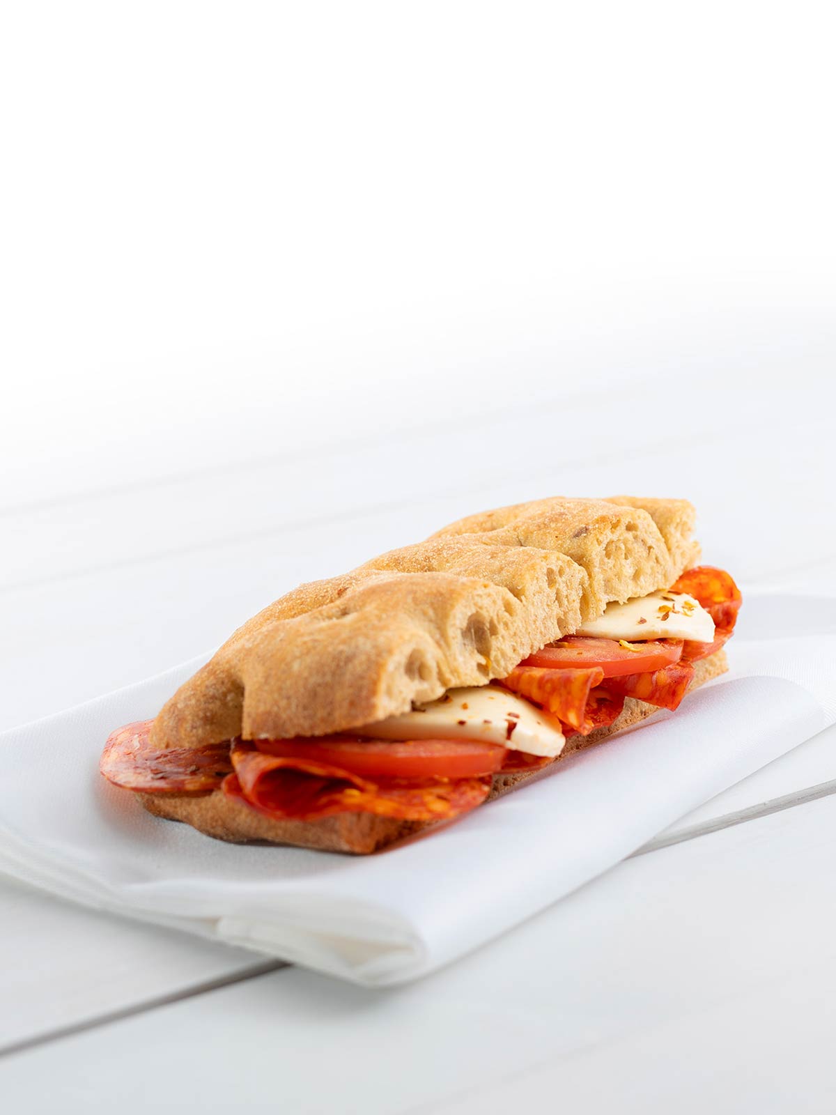 FOCACCIA CON CEREALI ANTICHI SALAMI PICCANTE